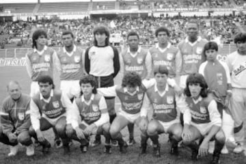 Rincón debutó con Independiente Santa Fe en 1986, bajó el mando de Jorge Luis Pinto y rápidamente se erigió como una de las figuras del fútbol nacional. Su capacidad física y técnica, lo convirtieron en uno de los mejores volantes de la historia colombiana.