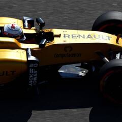 Primeros puntos y premio de la afición para Magnussen en Rusia