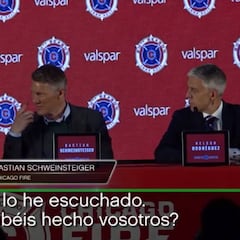 ¡Trágame tierra! Periodista a Schweinsteiger: ''¿Esperas llegar al Mundial con el Chicago Fire?''