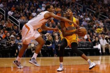 Paul George y T.J. Warren.