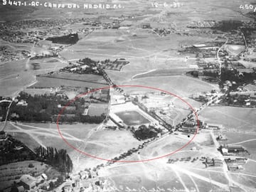 No podemos hablar de la historia del estadio Santiago Bernabéu sin hablar del estadio de Chamartín. El 14 de mayo de 1924 el Real Madrid se trasladó desde el estadio de O'Donnell al norte de la ciudad de Madrid. En la foto, vista aérea del Ejército del Aire de la zona en 1931, vemos claramente el campo de Chamartín en lo que hoy es la Esquina del Bernabéu.