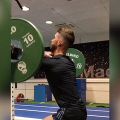 Así entrena Sergio Ramos: pesas a ritmo de reggaeton