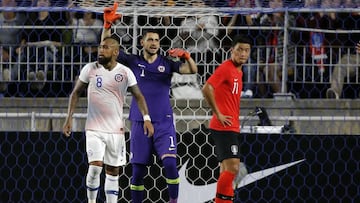 ****COBERTURA DISPONIBLE SOLO PARA CLIENTES ESPECIALMENTE ABONADOS*****
 Futbol, Corea del Sur vs Chile
 El arquero de la seleccion chilena Gabriel Arias da instrucciones a sus companeros durante el partido amistoso contra Corea del Sur disputado en el es