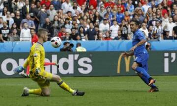 Salvador en el mano a mano ante Eder.