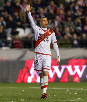 La sensación del Rayo, líder en Segunda, y un futbolista que se le puede escapar gratis al Madrid porque ha explotado inesperadamente. Acaba contrato el 30 de junio y sus 18 goles en Vallecas le convierten en pieza codiciada para el verano.