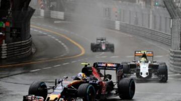 El 29 de mayo del 2016, una lluvia amenazó el Gran Premio de Mónaco, esto lo aprovechó el piloto mexicano Sergio ‘Checo’ Pérez para poder terminar en tercer lugar y así subirse al podio en dicha carrera. El Checo es un maestro bajo la lluvia.