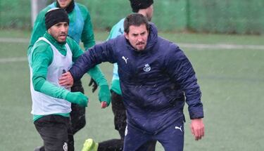 El nuevo míster quiere adelantar la línea defensiva