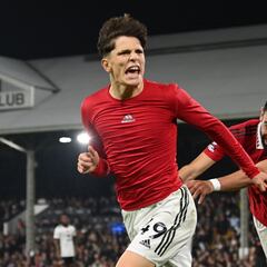 Alejandro Garnacho signs new deal with Manchester United