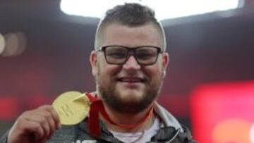 Pawel Fajdek pagó un taxi con la medalla de oro en martillo