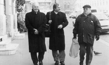 Miguel Vidal junto a Kubala y Puskas por una calle de Budapest. 