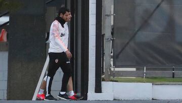 Rodrigo entrena con el grupo y ya piensa en el Barcelona