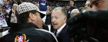 Lyon v Besiktas: kick-off delayed by violent incidents