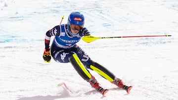 SESTRIERE (Italy), 23/02/2025.- Mikaela Shiffrin of the USA in action on her way to win the Women's Slalom race at the FIS Alpine Skiing World Cup event in Sestriere, Italy, 23 February 2025. (Italia) EFE/EPA/ANDREA SOLERO