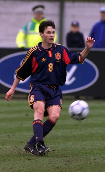 Iniesta con la camiseta de la selección española durante el campeonato europeo Sub-16.