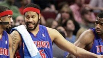 <b>SIN PRESIÓN.</b> Los jugadores de Detroit no han presentado un dura batalla a los de Chicago.