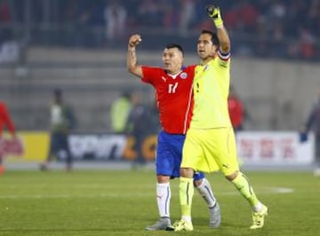 Uruguay había eliminado a los últimos cinco anfitriones que enfrentó directamente en Copa América: Brasil 1983 (final), Argentina 1987 (semifinal), Paraguay 1999 (Cuartos), Venezuela 2007 (Cuartos) y Argentina 2011 (Cuartos). El gol de Isla para Chile, terminó con 96 años desde que la Celeste perdió por última vez un 'muere muere' ante un dueño de casa. Aquella vez, en 1919, cayó 1-0 ante Brasil en una definición por el título que duró 150 minutos.