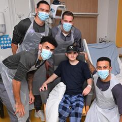 Luis Díaz y Liverpool regalan sonrisas: Visitan a niños en hospital