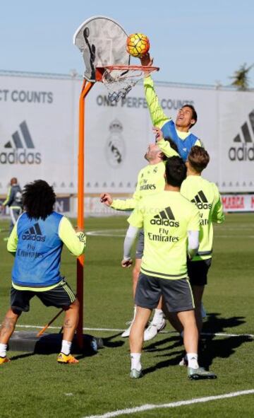 El Real Madrid entrena para su visita al Granada en la próxima fecha
