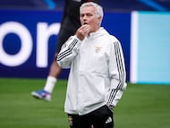 SL Benfica's Portuguese head coach Jose Mourinho gestures during a training session on the eve of their UEFA Champions League knockout round play-off second leg football match against Real Madrid CF at Santiago Bernabeu Stadium in Madrid on February 24, 2026. (Photo by Oscar DEL POZO / AFP)
