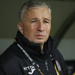 Petrescu y el césped de Nervión: "Pensé que jugaríamos al golf"