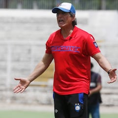 Huachipato sorprende a Mario Salas