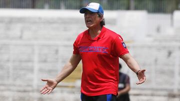 Huachipato sorprende a Mario Salas