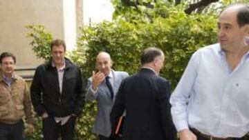 <b>EN LA ACB. </b>Los clubes más fuertes se reunieron el martes con Portela.