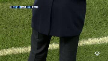 ¡Otra vez se le rompió
el pantalón a Zidane!