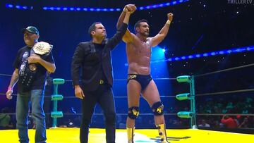 Este es el momento en que Dorian Roldán le levanta la mano a Alberto El Patrón.