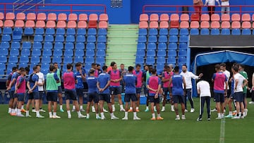 Bordalás dirige un entrenamiento del Getafe.