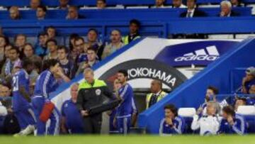 Eva Carneiro discutiendo con Mourinho en el partido contra el Swansea.