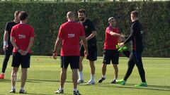 Piqué y Ter Stegen se unieron al resto del grupo en el entreno