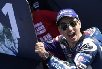 Jorge Lorenzo celebra la victoria de carrera. 