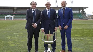 11/03/20 RUBIALES PRESIDENTE DE LA RFEF Y LOS PRESIDENTES DEL ATHLETIC DE BILBAO Y LA REAL SOCIEDAD
 APERRIBAY Y ELIZEGI
 COPA DEL REY
 
 ENVIADA.MATALLANAS.