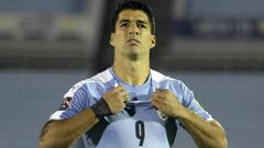 Luis Su&aacute;rez jugando con Uruguay