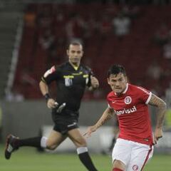 Aránguiz se llena de elogios y logra máxima calificación