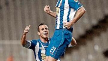 <b>GOLEADOR. </b>Jarque celebra el gol que le marcó al Numancia.