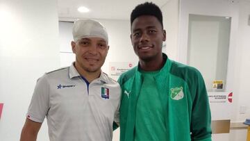 Andrés Felipe 'Pecoso' Correa con Dany Rosero antes de salir de la clínica.