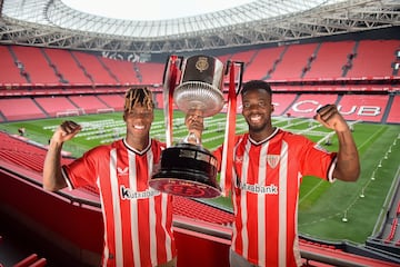 IÑAKI WILLIAMS & NICO WILLIAMS with COPA DEL REY trophy