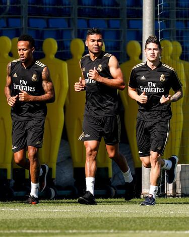 El volante colombiano ha sido uno de los protagonistas en el mercado de fichajes. Nápoles y Atlético de Madrid han disputado su fichaje, pero Real Madrid sorprendió días atrás con el anuncio de que se quedaría en el equipo. Por ahora, el colombiano se pone a punto con el cuadro blanco y sus compañeros del Madrid, pero el equipo italiano y el club 'colchonero' siguen pendientes de una posible llegada del '10 de la Selección Colombia. 