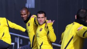 Eric Abidal y Dani Alves.