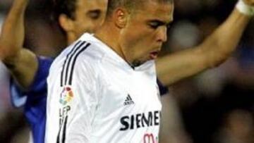 <B>NO LE QUIEREN.</B> Antes de comenzar el partido contra la Fiorentina, muchos aficionados del Inter gritaron: "Ronaldo no le queremos".