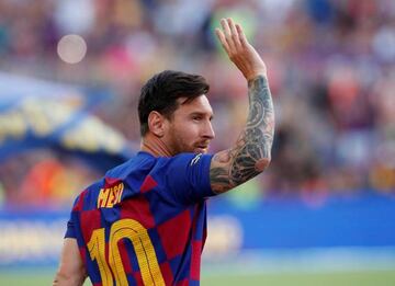 Algorithm best | Barcelona's Lionel Messi waves to fans.