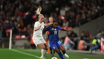 Crystal Dunn durante el partido en Wembley.