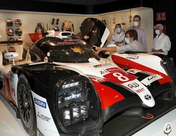Sus Majestades los Reyes don Felipe VI y do?a Letizia visitar¨®n el Museo de Fernando Alonso.
