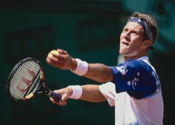 Efímero líder, Muster fue capaz de plantarle cara a las grandes potencias del tenis y cosechar 44 títulos (8 de Masters 1.000), uno de ellos el de Roland Garros en 1995, que le ayudó a alzarse al frente de la tabla mundial. Ese año batió el récord de trofeos en una misma temporada (12, lo igualó Federer en 2006). Es el único austriaco que ha conseguido semejante hito.