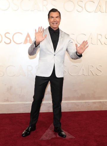 Jerry O'Connell posa en la alfombra roja del Dolby Theatre.