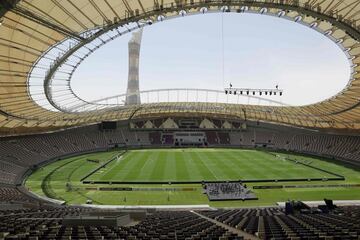 Inaugurado en 1976 y remodelado en 2010.
Es el estadio que alberga los partidos de la selección de de Qatar.
Tiene capacidad para 68.000 personas.