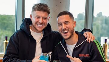 Charlie Morgan, fundador de Au Vodka, y Eden Hazard