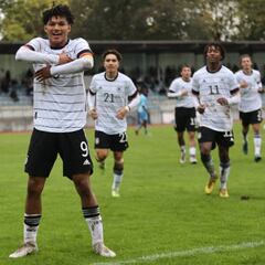 El Dortmund mima a su nueva joya: Paris Brunner